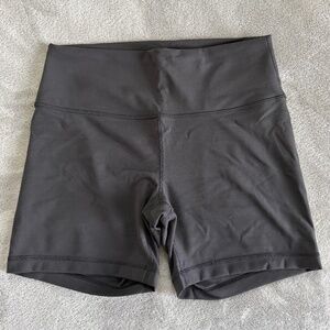 Womens LULULEMON Wunder Train High-Rise Shorts - 6" Length - Black - Sz 14